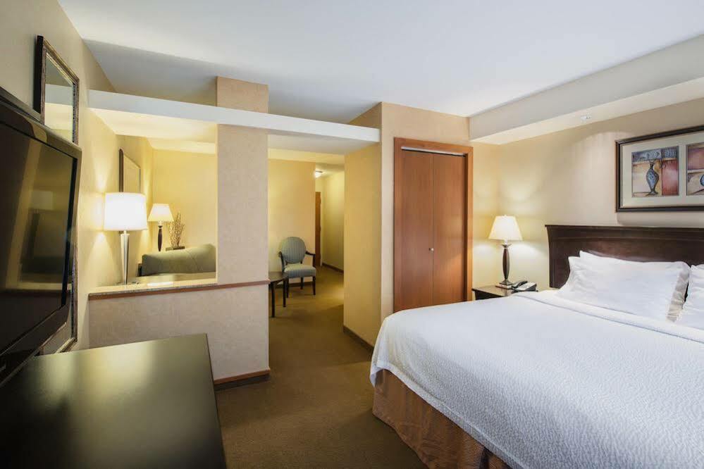 Fairfield Inn & Suites By Marriott Келоуна Экстерьер фото
